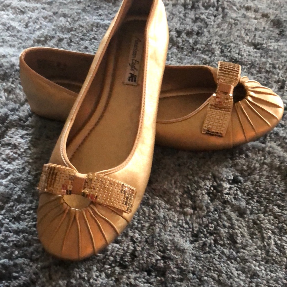American Eagle Outfitters Gold Flats with Decorative Bow like new.